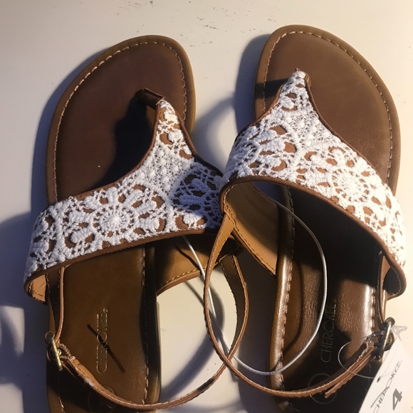 Cherokee Girl's Fern Thong Sandals in Ivory - Picture 4 of 5
